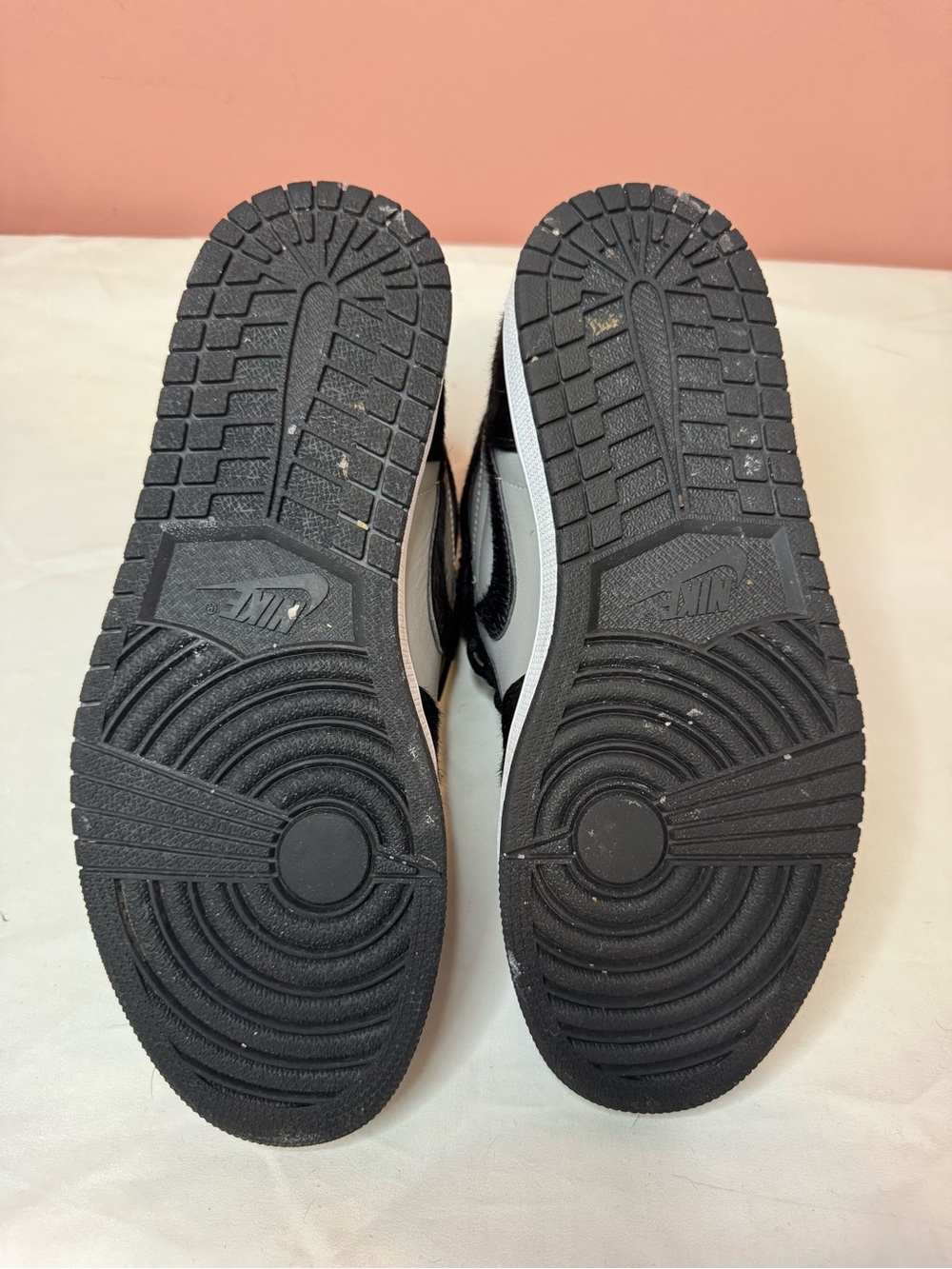 Air Jordan 1 High Top Sneakers in Gray and Black - Picture 5 of 11
